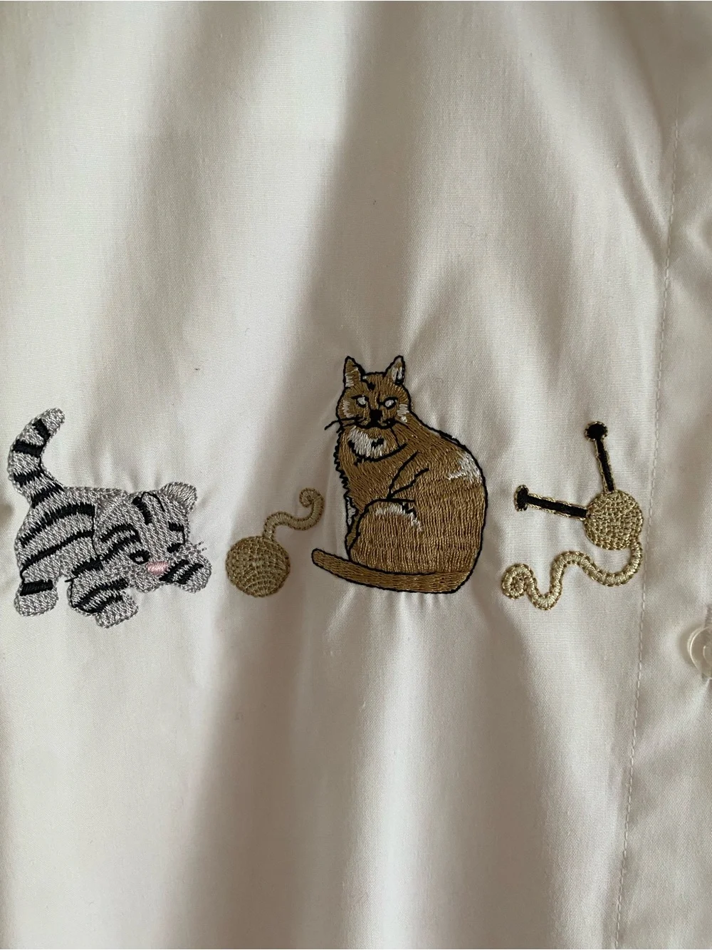 Juli Cat Embroidered Button Up Blouse Woman Medium White Long Sleeve Kitty FLAW - Picture 6 of 15